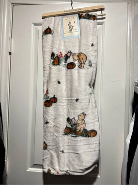 Pooh-Bear Collection Throw Pooh Bear White & Orange NWT